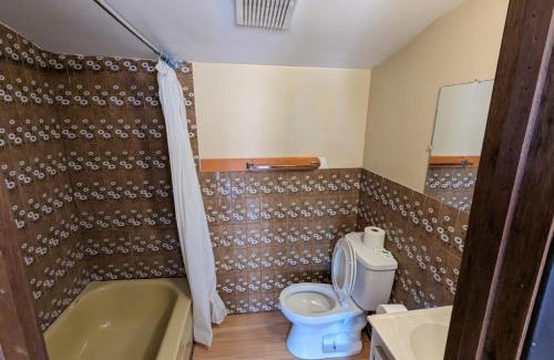 Wasaga Beach House | Tiny Wood Cottage 10