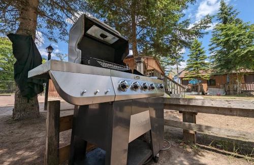 Wasaga Beach House | Tiny Wood Cottage 22