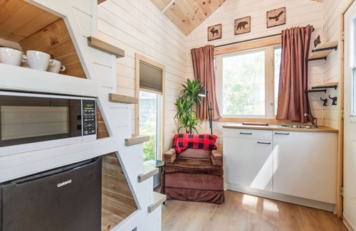 Wasaga Beach House | TinyHome | Watercrafts+FirePit+BBQ