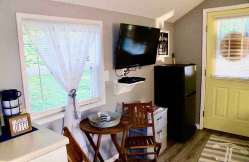 Monticello Apartment | Tinyhouse LakeView Cottage with a MILLION DOLLAR VIEW!