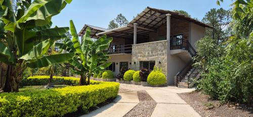 Francisco Morazan Ski Chalet | Tinyhouses and Tropical Gardens