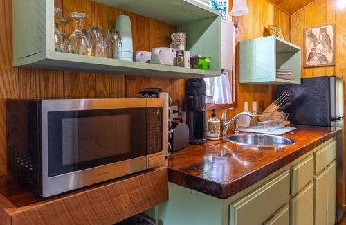 Oakland Cabin | TinyLakeEscape,Hot Tub near Memphis in Fayette County