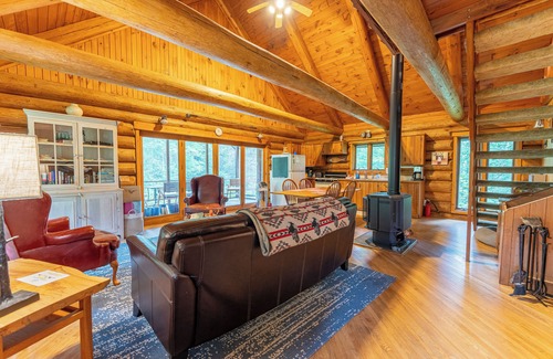 Covington Cabin | Tioga Falls Cabin: The Ultimate Fall Getaway – Waterfalls & Vibrant Leaves!