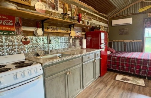Voca Cabin | Tippy Canoe - Castell Vacation Cabin - Sleeps 4