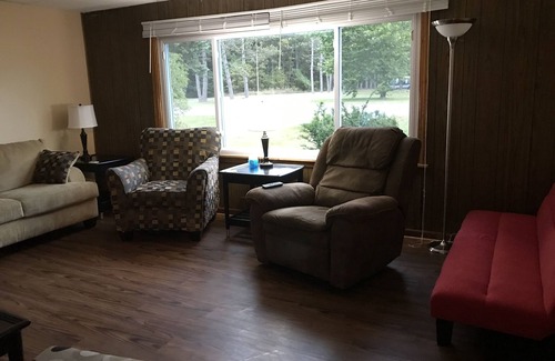 Brethren House | Tippy Dam a few miles away. Super clean and spacious.