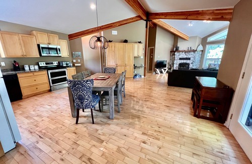 Dysart et al Cottage | Tippys Cottage On Burnt River