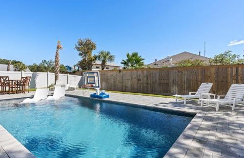 Bid-a-wee Beach House | Tipsea Turtle - AvantStay 1 Block to Gulf Pool