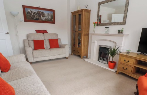 Nantwich Cottage | TIPTON TOWERS, pet friendly, with a garden in Nantwich