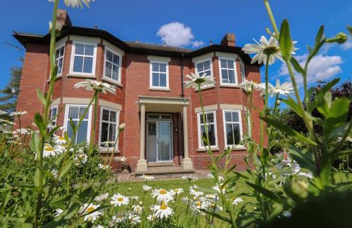 Llanwrda House | Tirallen