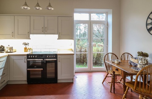 Llanwrda House | TIRALLEN, pet friendly, character holiday cottage in Llangadog