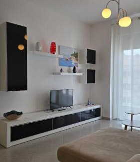 Vlore Apartment | Tirent Apartment-Bright & Airy 2BR Vlora Flat