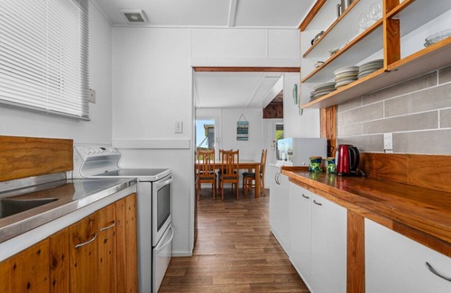 Tirohanga House | Tirohanga Beach Escape