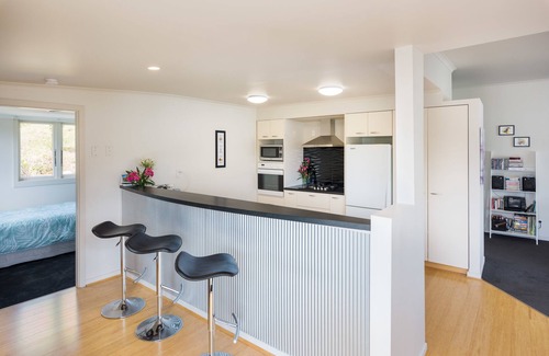 Waikawa Bay House | Tirohanga Wai - Waikawa Holiday Home