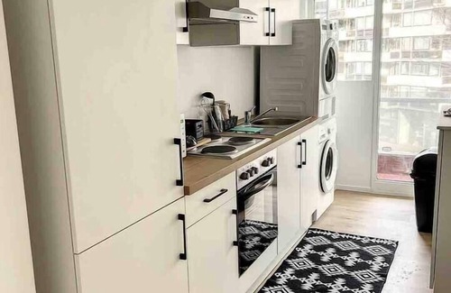 Charleroi Apartment | Tirou 3 station and airport center