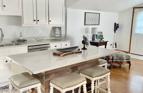Howe House | 'Tis Our Cottage: Modern Lakefront clean lake quiet & relaxing Just off toll Rd