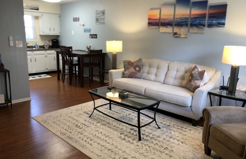 Conneaut Apartment | Tis' Time Getaway. Just a few blocks from beautiful Lake Erie!