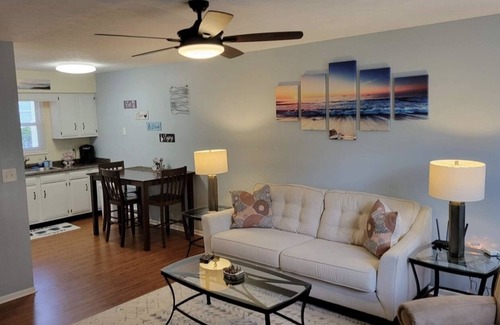 Conneaut Apartment | Tis' Time Getaway. Just a few blocks from beautiful Lake Erie!