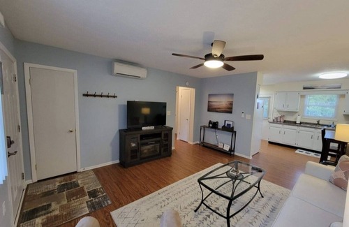Conneaut Apartment | Tis' Time Getaway. Just a few blocks from beautiful Lake Erie!