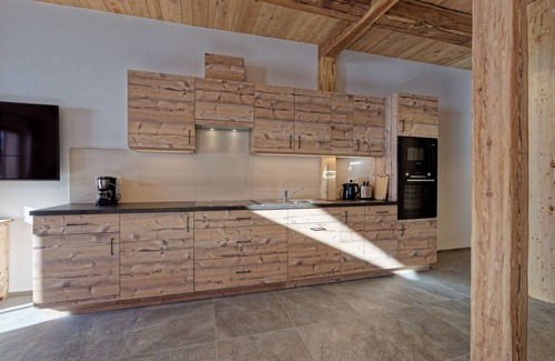 San Giacomo Apartment | "Tischlerhof Zirm" vacation apartment with balcony and mountain view