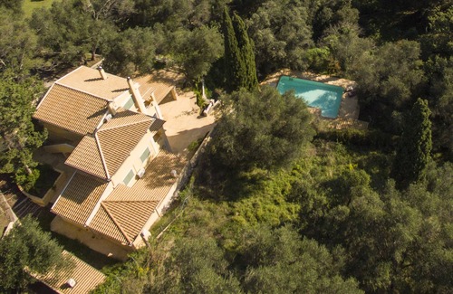 Limni House | TITANIA-Luxurious Holidays by the Pool at IL Giardino Segreto Di Prospero
