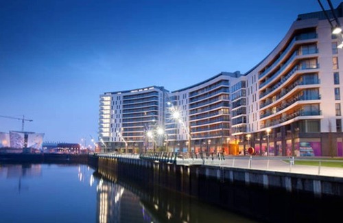 Titanic Quarter Apartment | TITANIC:150+ 5 Star Reviews for 7 Guests | 1min walk from Titanic history