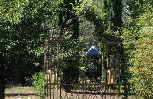 Le Thor House | Title ownership