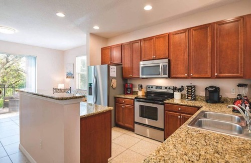 Crestwynd Bay House | Tito's Beachy Townhouse, 1.5 miles from Disney