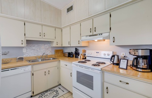 Whispering Oaks House | Titusville Vacation Rental w/Private Pool!