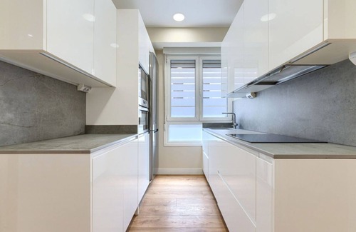 Castanos Apartment | Tivoli Centric and Modern Apartment