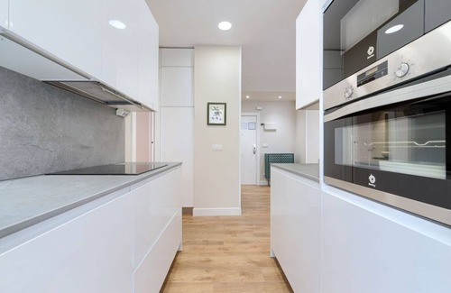 Castanos Apartment | Tivoli Centric and Modern Apartment
