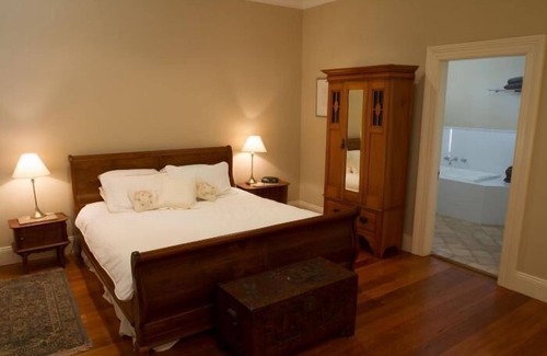Ebenezer Bed & Breakfast | Tizzana Winery Bed & Breakfast