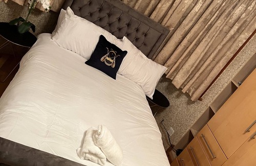 Manor Bed & Breakfast | TJ Homes