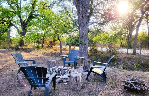 Rio Frio Cabin | TJ's Escape *HUGE* Landmark Oak Tree *1mile2river*