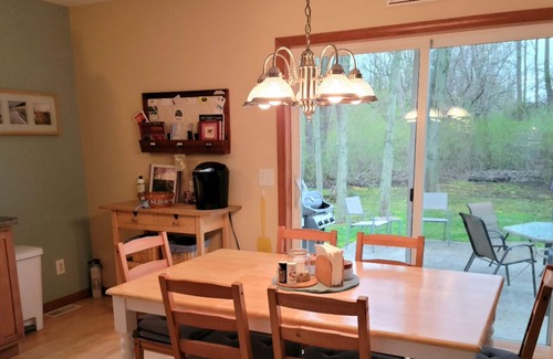 Miami Park Cottage | TLC By the Lake-Cozy, wooded cottage 4 miles N of SoHa 3BR 2B w/open loft area