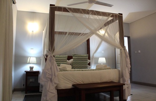 Kasane Cabin | Tlou Safari Lodge