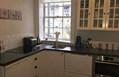 Morpeth Cottage | tnSurgeon`s Cottage Morpeth
