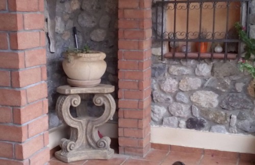Lamia House | To καταλυμα ονομαζετε STONE HOUSE και μπορει καποιος να το επισκεφτει μεσω