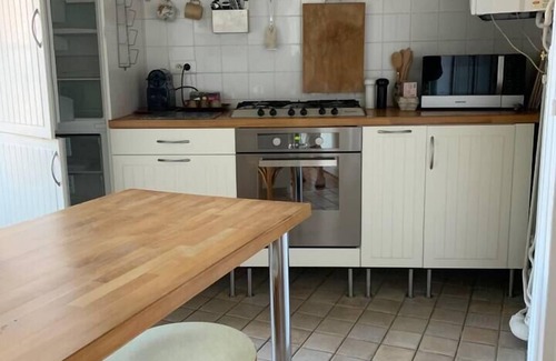 Sablon - Trudaine Apartment | To complete