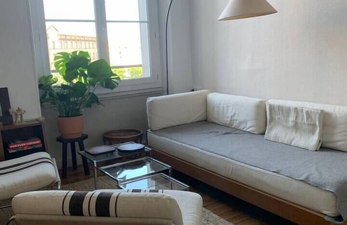 Sablon - Trudaine Apartment | To complete