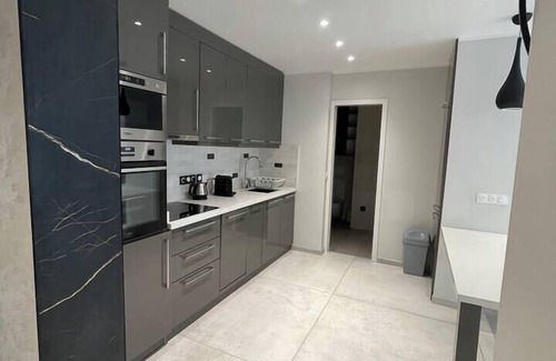 Quartier Exposition-Bajatiere Apartment | To complete