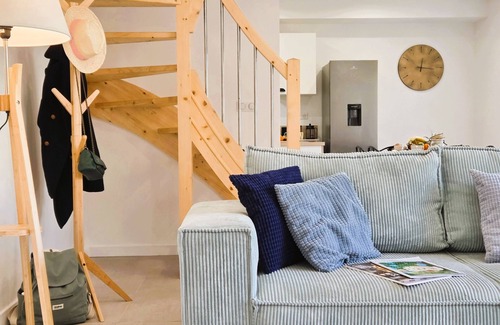 Chateauneuf-sur-Charente House | To the sound of water on the terrace side