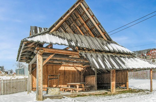 Koscielisko Apartment | To the modern vacation home belongs an enclosed natural plot.