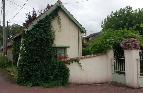 Heudreville-sur-Eure Cottage | TO THE SONGS OF THE BIRDS