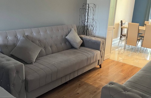 Morriston House | To your convenience, day,week or monthly.