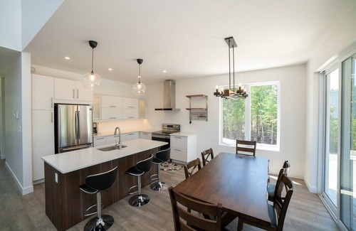 Northern Bruce Peninsula Cottage | Tobermory Modern Waterfront Escape w/kayaks!