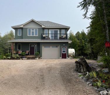 Northern Bruce Peninsula Bed & Breakfast | Tobermory Tides bed and breakfast