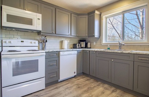 Tobermory Cottage | Tobermory Trails - Four Bedroom Cottage, Sleeps 8