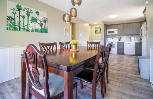 Tobermory Cottage | Tobermory Trails - Four Bedroom Cottage, Sleeps 8