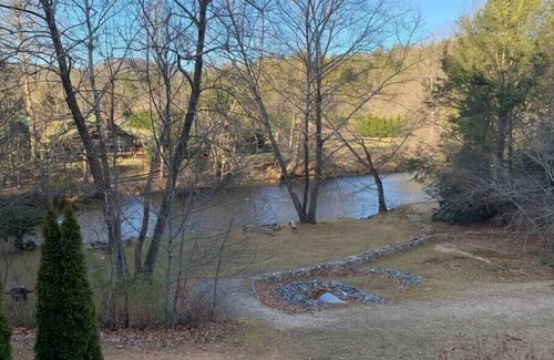 Suches House | Toccoa Riverfront Cabin 3 Bedrooms 3 Baths Private Hot Tub