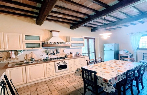 Loreto Villa | TODI BY THE POOL/SLEEPS 10/EXCLUSIVE POOL/WALK TO TODI 4 KMS/RESTAURANT 0.5 KMS